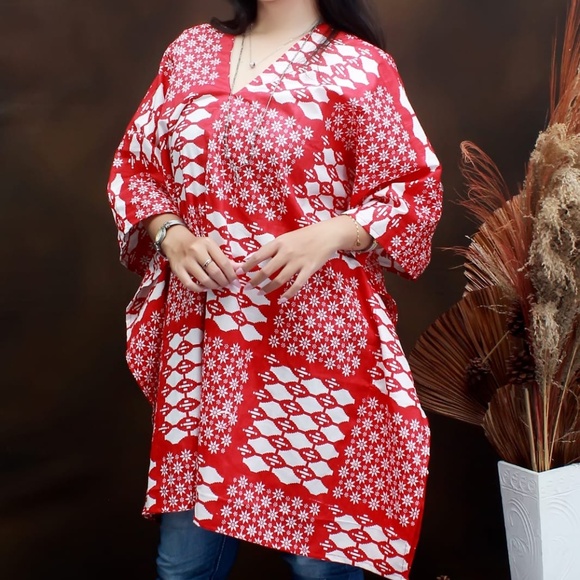 0127/ Red & White Batik Pattern Short Kaftan, Cotton Dress - Picture 8 of 14